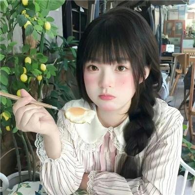 院子里的女人